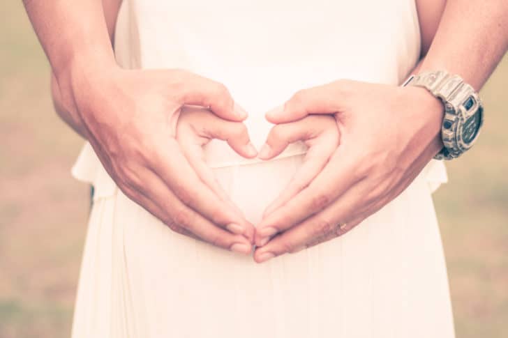 Hypnobirthing: Zijn zware, pijnlijke bevallingen een manifestatie van onze culturele opvattingen?